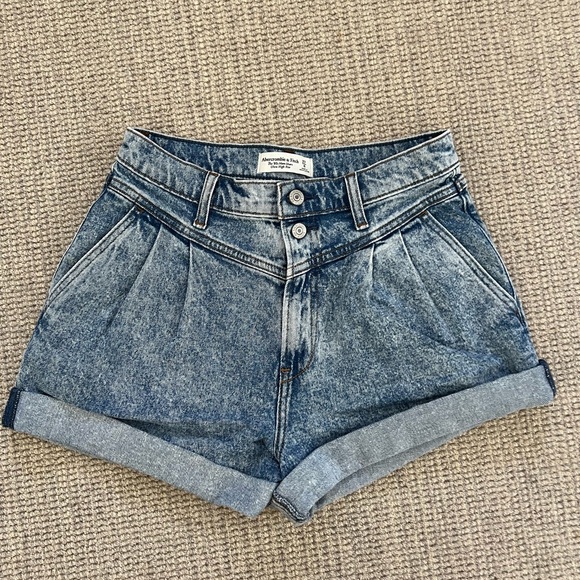 Abercrombie & Fitch 80s Mom Short Ultra High Rise - Picture 1 of 3